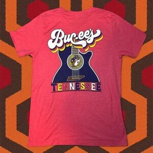 Buc-ee’s Tennessee TN Red Graphic Tee — MEDIUM